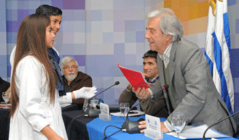 Presidente Tavaré Vázquez recibe a escolares en Consejo de Ministros abierto
