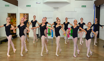 Alumnas de la Escuela de Danza del SODRE