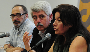 Autoridades en conferencia sobre la reglamentación de Ley 19.161