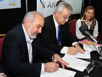 Firma de convenio entre ANEP y MTOP
