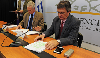 Ministro Jorge Basso y el director de la OPP, Álvaro García, firman convenio Ministro Jorge Basso y el director de la OPP, Álvaro García, firman convenio