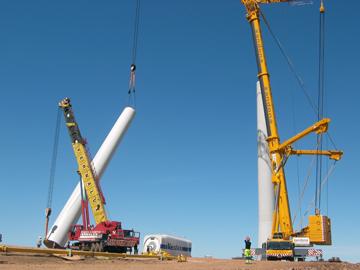 Armado de aerogeneradores en parque eólico