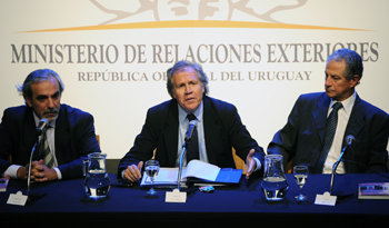 Canciller Luis Almagro, subsecretario Luis Porto y senador Roberto Conde