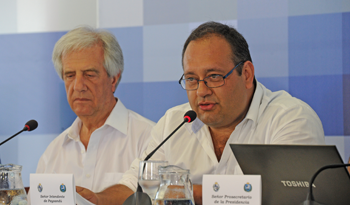 Intendente Guillermo Caraballo junto a Vázquez.