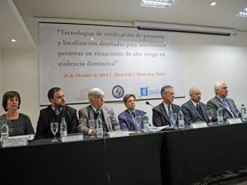 Autoridades en conferencia de prensa