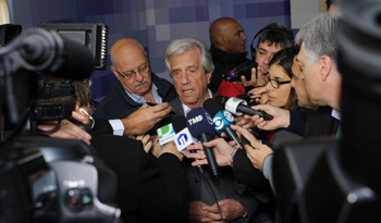 Presidente Tabaré Vázquez con la prensa en Nuevo Berlín