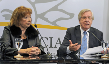 Ministro de Economía y Finanzas, Danilo Astori, y ministra de Educación y Cultura, María Julia Muñoz