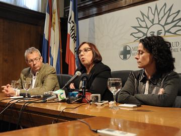 Ministra de Salud Pública, Susana Muñiz, junto a otras autoridades de la cartera, en conferencia