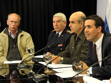 Autoridades en conferencia de prensa