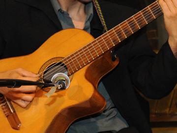 Hombre con guitarra