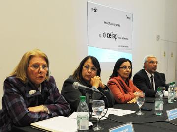 Autoridades en conferencia de prensa