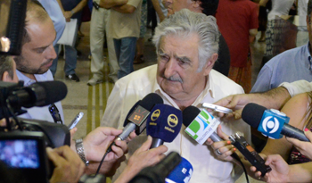Presidente Mujica en declaraciones a la prensa en el atrio de la Intendencia de Montevideo