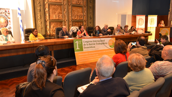Mesa con autoridades presidiendo Congreso de trabajo doméstico