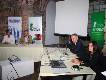Autoridades anunciando el proyecto