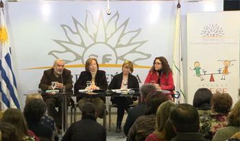 Autoridades en presentación del nuevo marco curricular de primera infancia