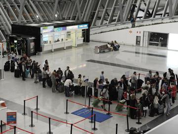 Pasajeros en Aeropuerto Internacional de Carrasco
