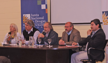 El secretario general de la Junta Nacional de Drogas, Julio Calzada, abre el seminario en Florida