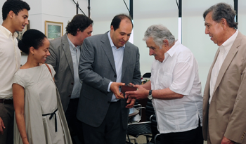 Presidente Mujica fue galardonado con el premio mexicano Amalia Solórzano de Cárdenas