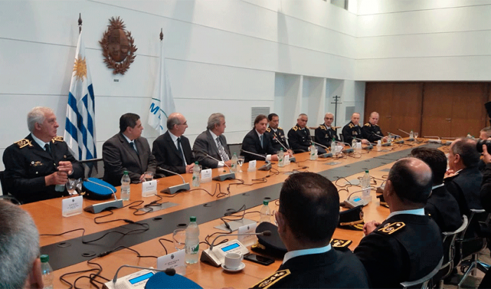 Presidente Lacalle Pou con autoridades del Ministerio del Interior y jefes de Policía