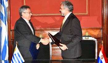 Subsecretario José Luis Cancela y vicecanciller de Paraguay Oscar Cabello