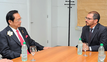 Presidente internacional del leonismo, Jitsuhiro Yamada, recibido por prosecretario de Presidencia, Juan Andrés Roballo