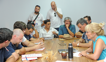 Ministra Carolina Cosse con trabajadores, cooperativiastas y empresarios de Paysandú
