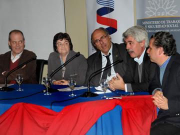 Ministro Brenta hablando en el acto