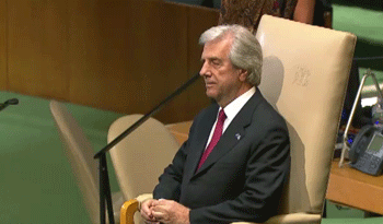 Vázquez en pleno de la Asamblea General de la ONU. Vázquez en pleno de la Asamblea General de la ONU.