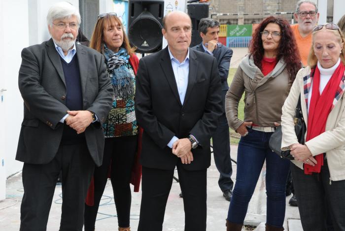 Eduardo Bonomi y Daniel Martínez en inauguración de obras de refacción en barrio Ciudad Vieja
