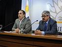 Subsecretario de Economía, Pablo Ferreri, y ministro interino de Relaciones Exteriores, Ariel Bergamino en declaraciones a la prensa