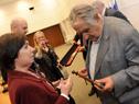 Mujica recibió reconocimiento como presidente honorario de la Institución Euskal Erría