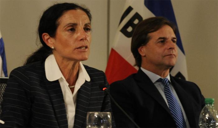Ministra Azucena Arbeleche en videoconferencia con medios del interior del país