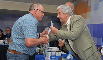 Vázquez recibe carta de ciudadano de Ecilda Paullier