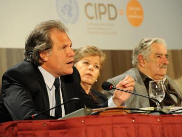 Presidente Mujica, canciller Almagro y Secretaria de CEPAL, Alicia Bárcena en apertura de Conferencia