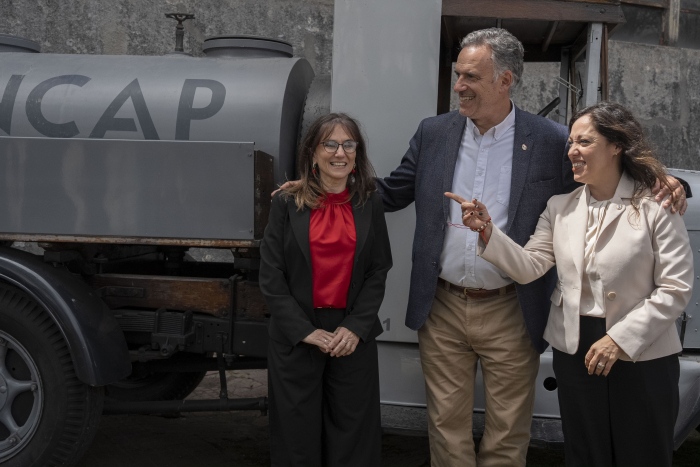 San Román: Ancap es una herramienta de soberanía, desarrollo y construcción de futuro Cecilia San Román, Yamandú Orsi y Fernanda Cardona