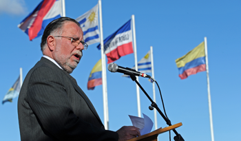 Ministro José Bayardi repasó el programa artiguista