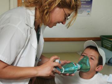 Niño atendido en servicios de salud