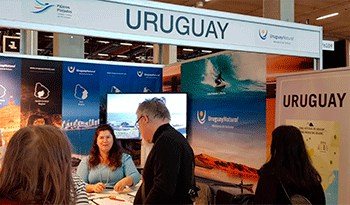 Estand de Uruguay en feria de turismo