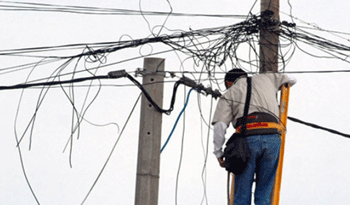 Cuadrillas de UTE siguen reponiendo el servicio eléctrico