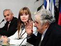 Mujica y la ministra venezolana de Transporte, E.Gutiérrez y el arribo del barco a puerto