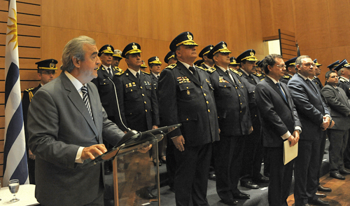 Jorge Larrañaga con autoridades del Ministerio del Interior y jefes de Policía