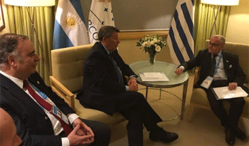Los cancilleres Rodolfo Nin Novoa y Jorge Faurie, junto al embajador Héctor Lescano