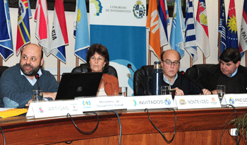Secretario de Cuidados, Julio Bango y presidenta del INAU, Marisa Lindner en Congreso de Intendentes