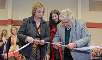 El Presidente José Mujica y la ministra de Turismo y Deporte, Liliam Kechichian, inauguraron plaza del Cerro