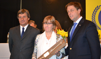 Subsecretaria del MSP, Cristina Lustemberg, recibe distinción de la ARU