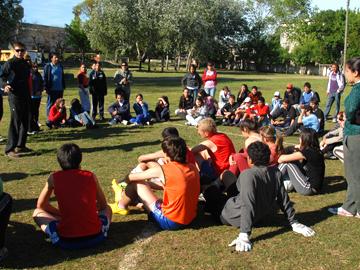Jóvenes realizando actividades Jóvenes realizando actividades