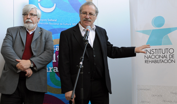 Ministros Eduardo Bonomi y Ricardo Ehrlich en presentación de muestra artística de mujeres privadas de libertad