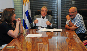 Alberto Scavarelli en firma de convenio con Junta Departamental de Paysandú