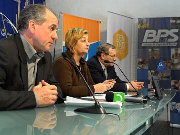 Autoridades en conferencia de prensa