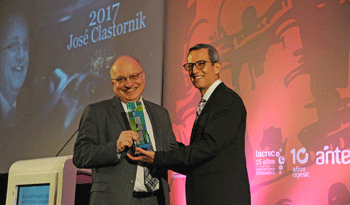 José Clastornik recibe premio a la Trayectoria otorgado por Lacnic